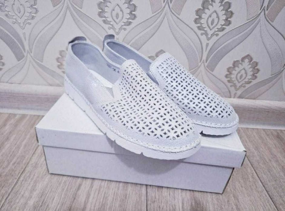 Продам несколько пакетов одежды и обуви