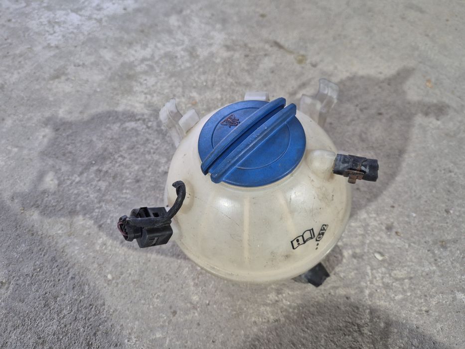 Vas  lichid parbriz /vas antigel pentru Volkswagen Passat B6,B7, CC