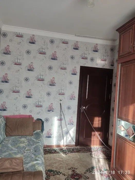 Срочно Продаётся Бабур 3/9/9 с мебелью техникой ремонт средний !