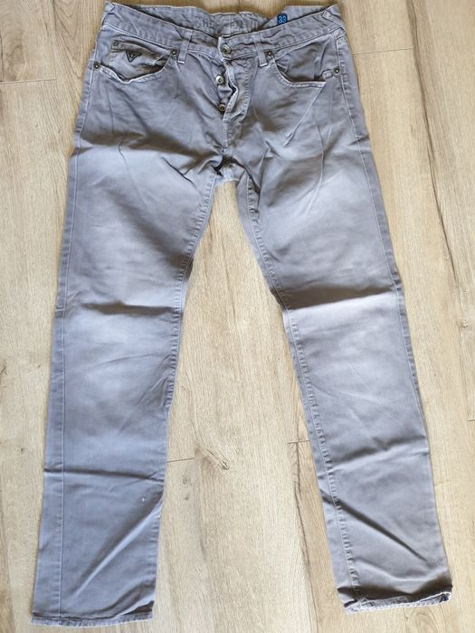 Pantaloni Guess pentru bărbați