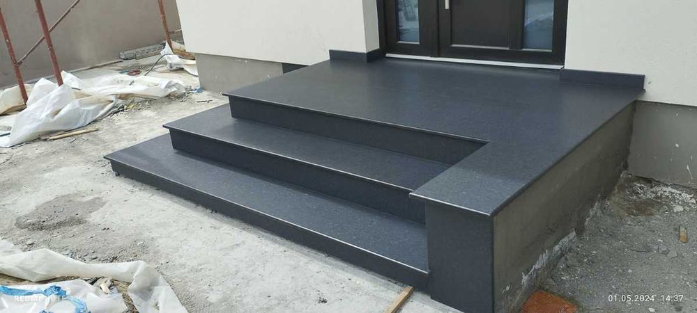 Debitare scări exterioare din granit fiamat antialunecare r11