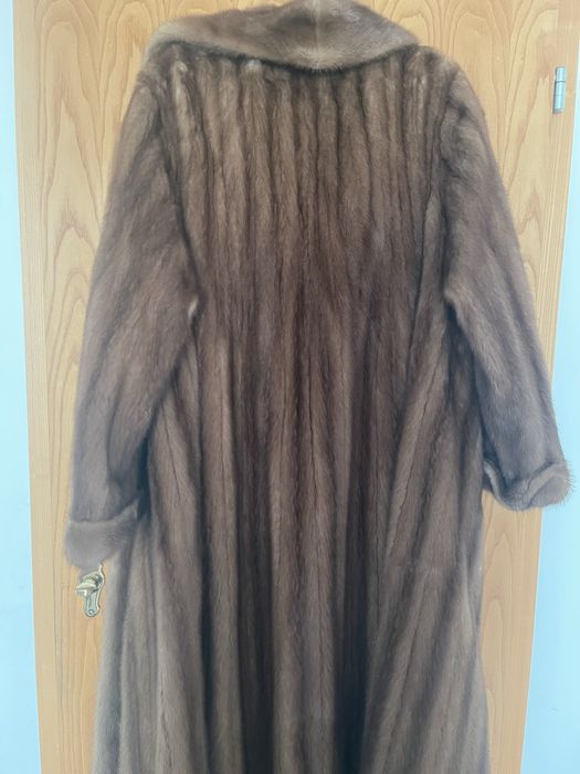 Haină lungă din blană naturală de nurcă – SAGA MINK – maro