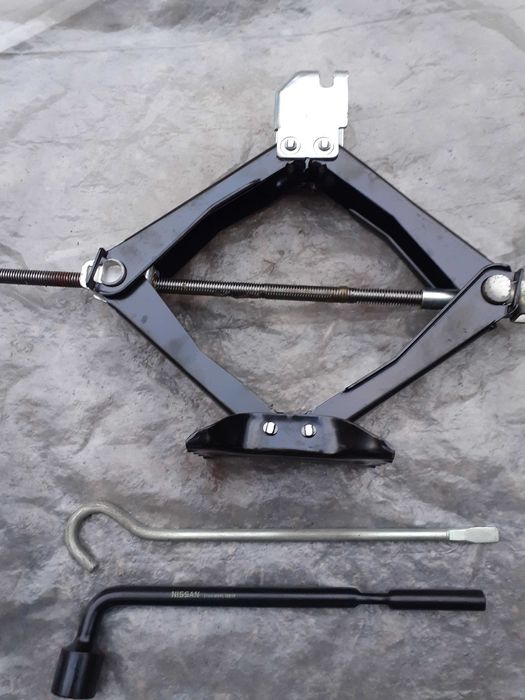 Cric,cheie roti NISSAN Qashqai, X-trail, Juke, RENAULT Kadjar, Arkana