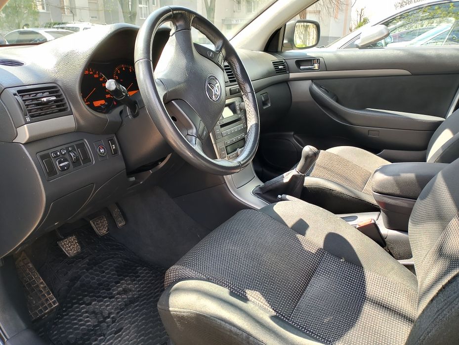 Авенсис Face Lift  Газ