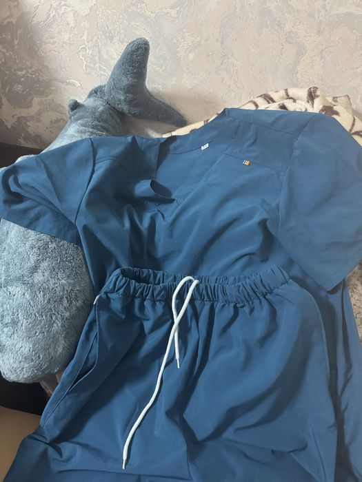 Продам медицинский костюм