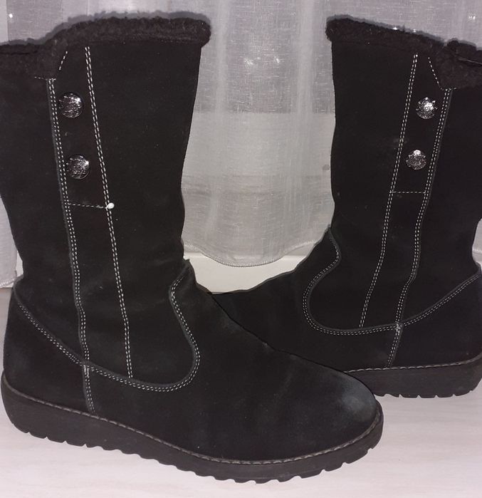 Продам теплую зимнюю обувь для девочки