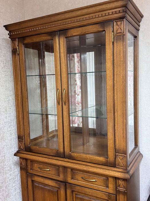 Раритетный шкаф из дуба