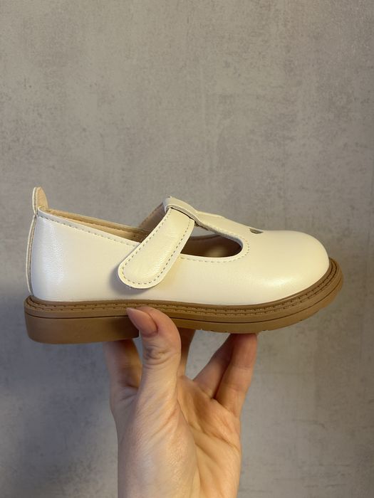 Белые туфли для девочки, размер 28 (как новые)