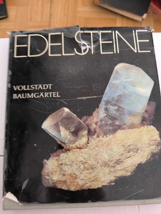 книги на руски и немски изкуство