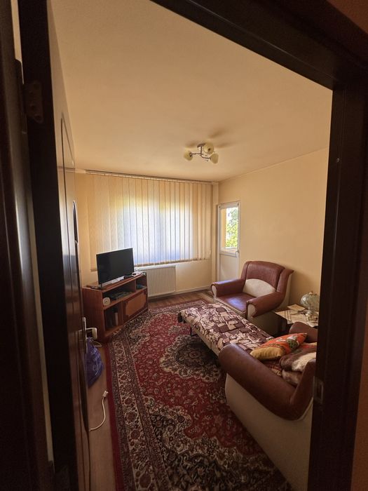 Apartament/2 bai, 4 camere,bucatarie.