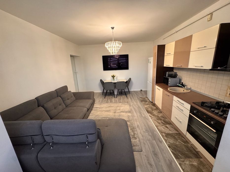 Vand apartament 3 camere vizavi de Iulius Mall