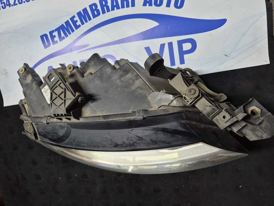far Audi A4,  B8, an 2008, partea dreaptă 8K0 941 004