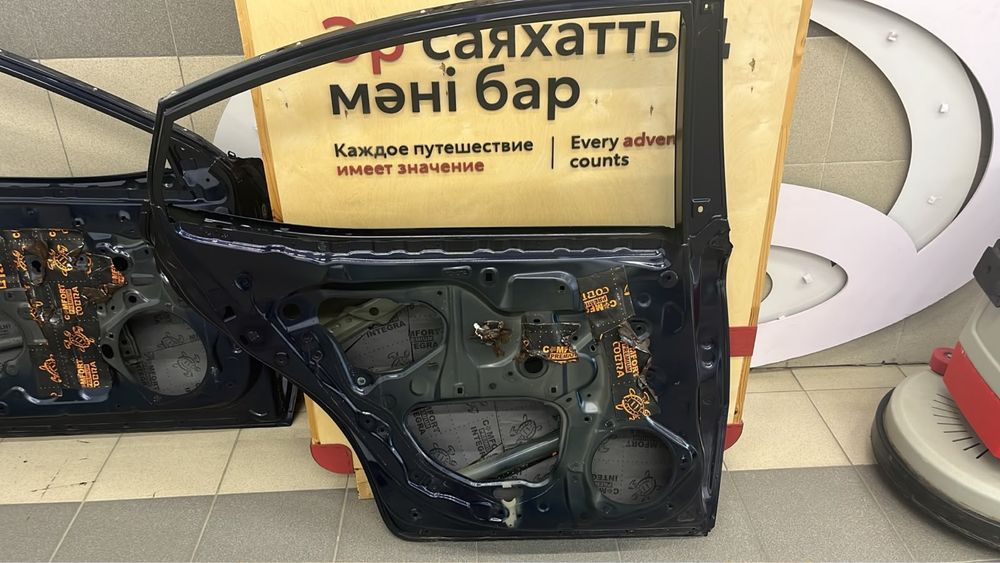 Левые двери камри 80