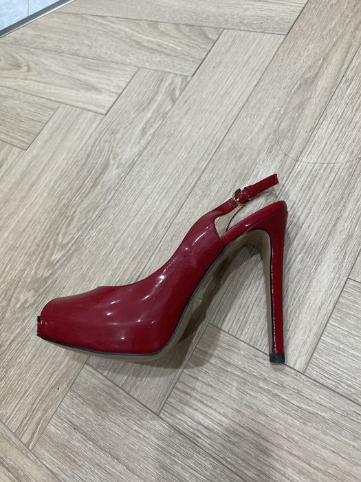 Новая обувь с открытым носом