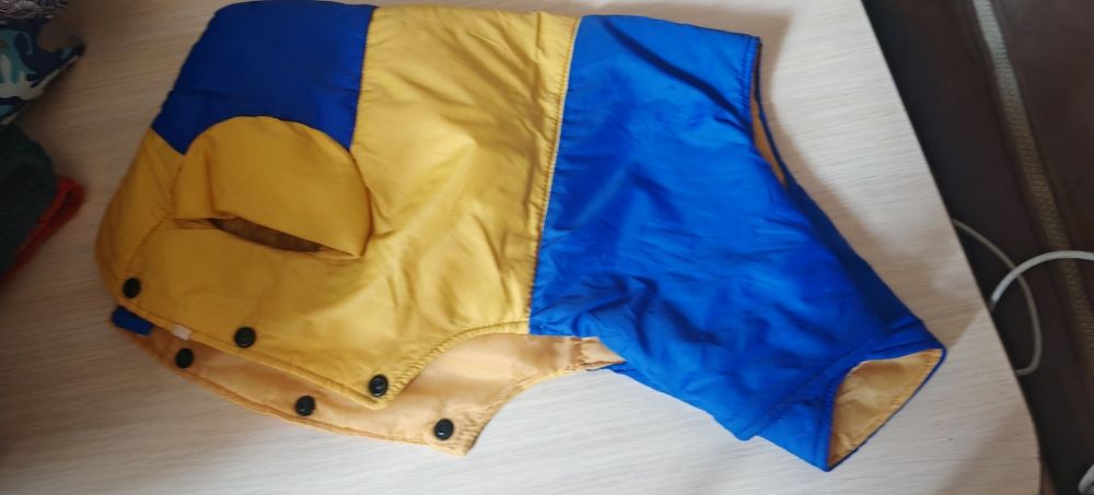 Продам одежду для маленькой, средней собаки