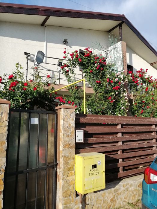 Se oferă spre vânzare duplex p+1  complet mobilat și utilat.Direct propietar.Comuna Berceni zona Trandafirilor.5minute față de Lidl.