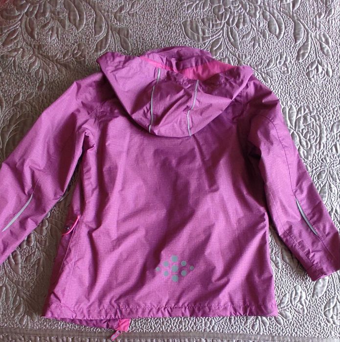 Демисезонная куртка-ветровка на девочку