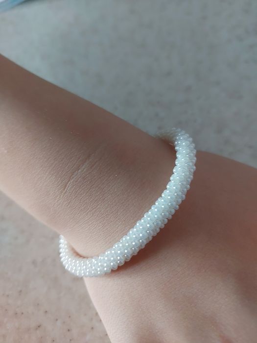 Браслет, жгут из чешского бисера