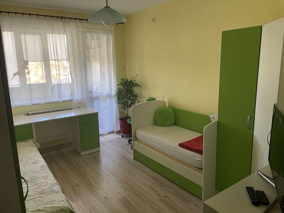 Продавам обзавеждане за детска стая