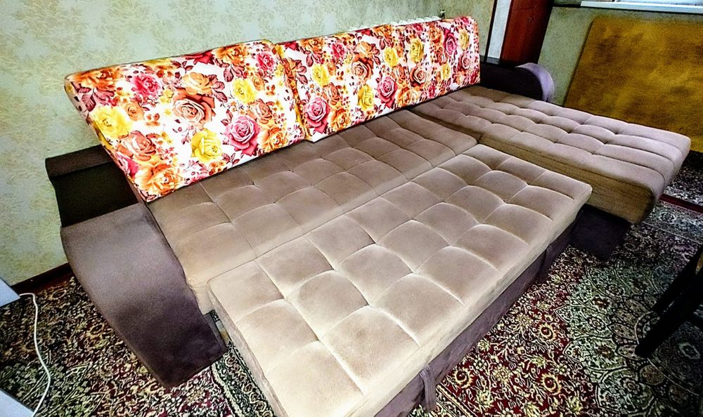 Продаю Деван угалок с кроватью.