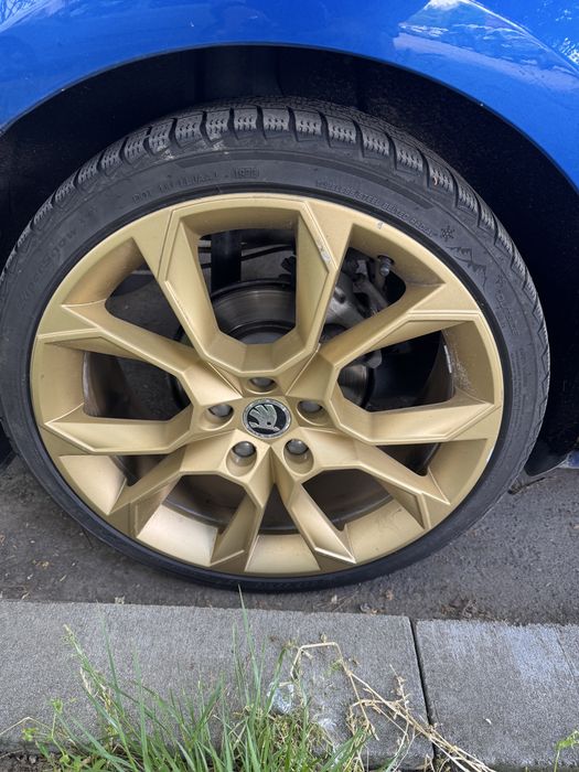 Skoda 5x112 et51 7.5J19-ки 225/35/19