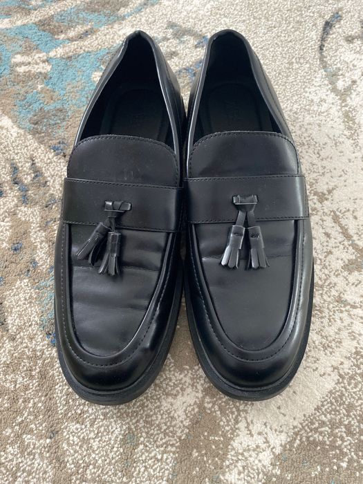 Vând mocasini Zara.