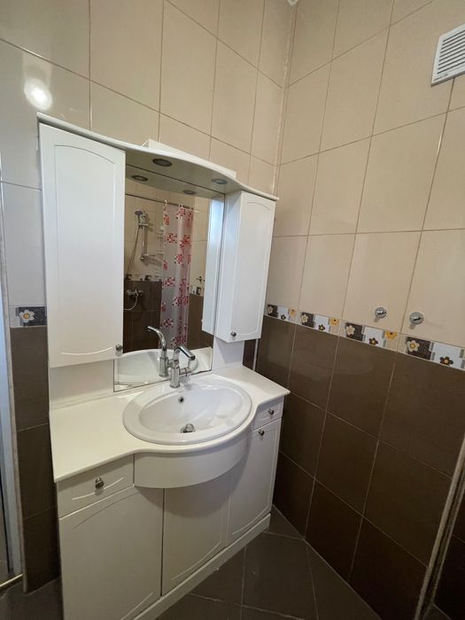 Дава се под наем Тристаен апартамент в Пловдив, Център - 86 кв.м за 561 € - Снимка #13