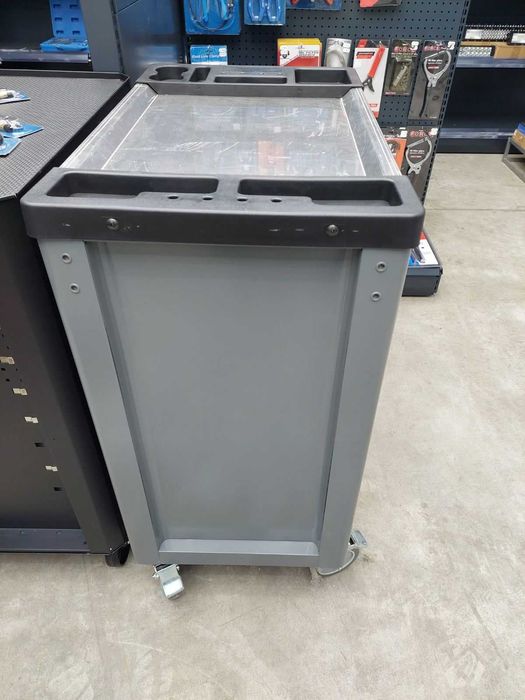 Количка за инструменти оборудвана с 258 броя инструменти