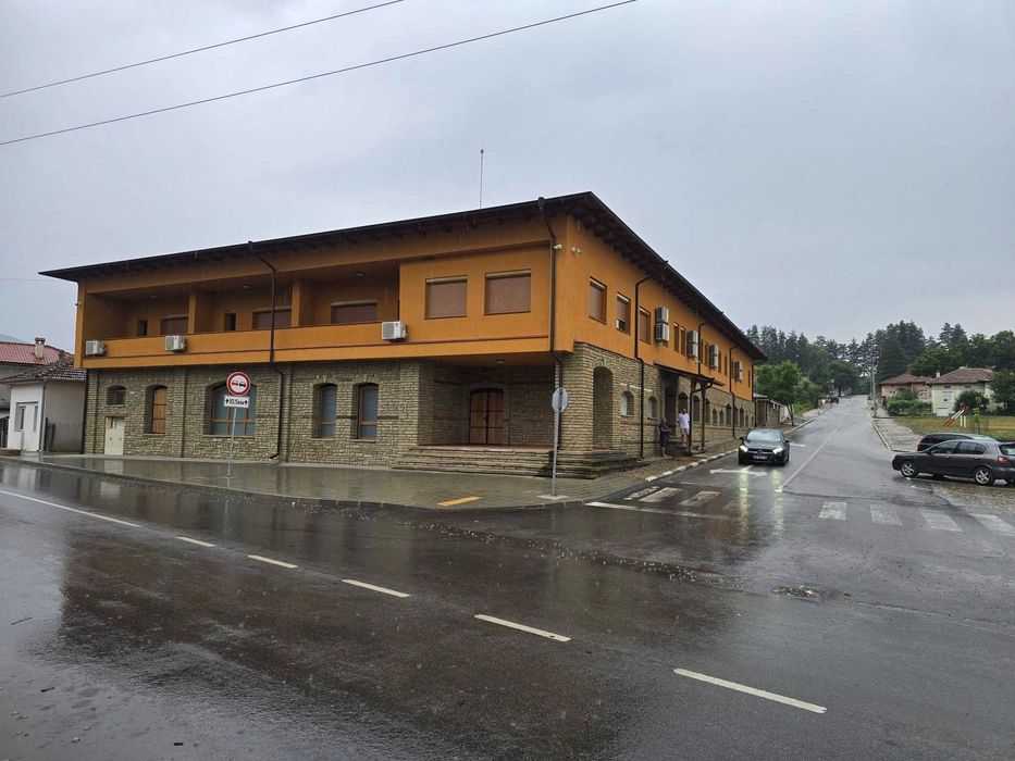 Продава се хотел