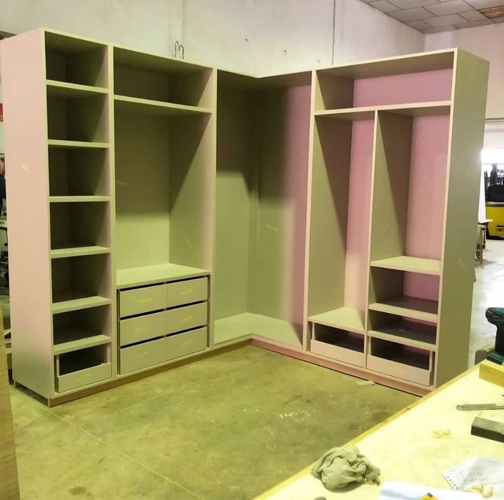 MONTAJ MOBILIER, BUCĂTĂRII, DRESSING-URI, USI | CONFECȚIE LA COMANDĂ – BUCUREȘTI