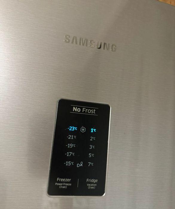 Холодильник Samsung