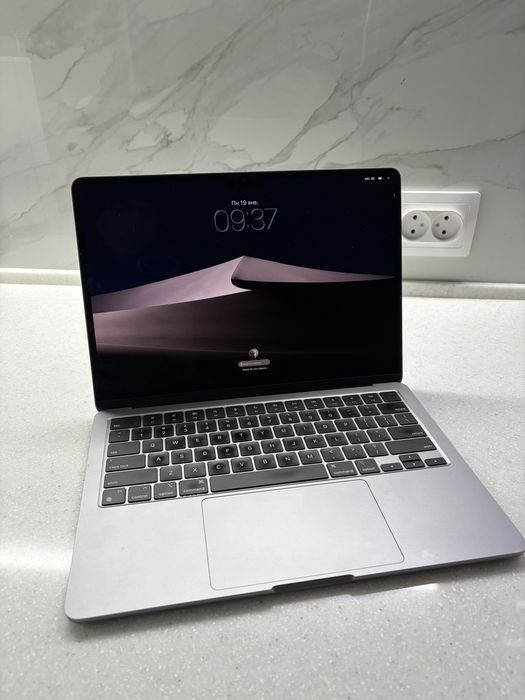 Macbook Air 13  M3 16/512/2024
