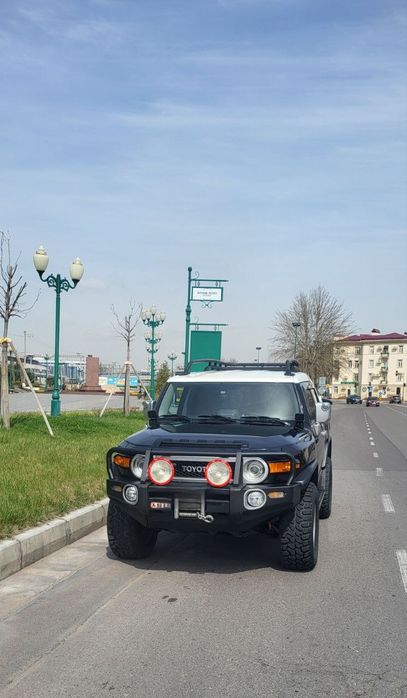 Toyota FJ Cruiser. Два бака 160 л.  Разрешение газ пропан.