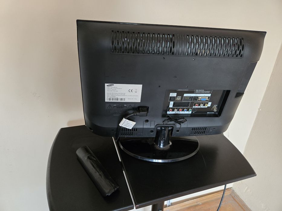 Televizor LCD Samsung 48 cm (19 inch) LE19B450 + Telecomandă, perfect funcțional