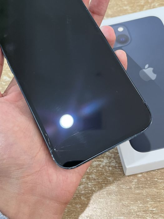 Телефон iPhone 13