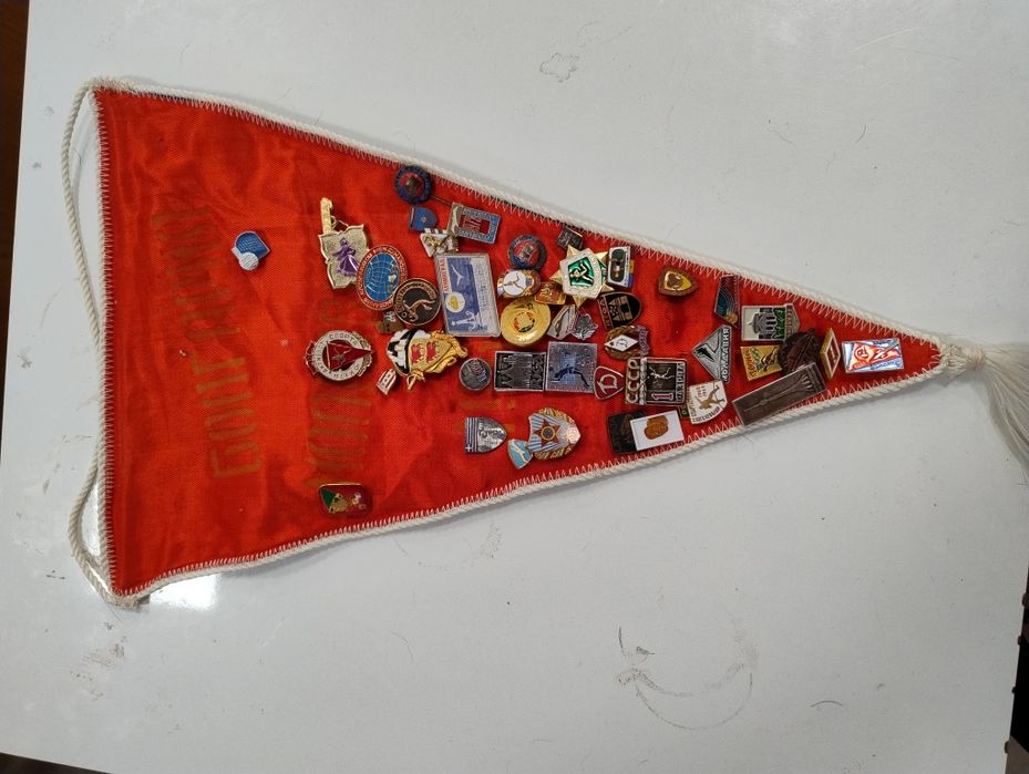 Значки - цената е за всичко