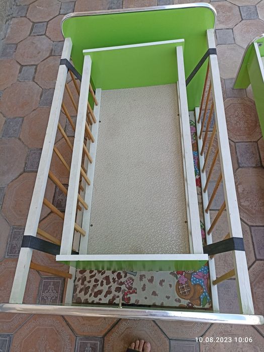 Детский манеж и кровать 3/1 .