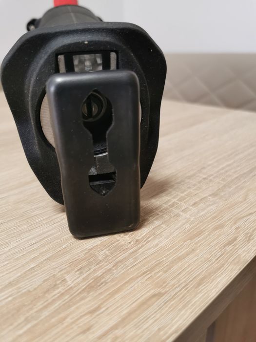 Fierăstrău sabie milwaukee m18, model destinat pietei de America