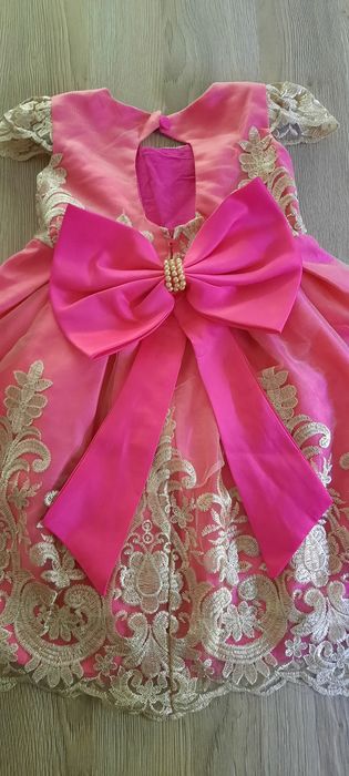 Платье нарядное на 3-4 лет