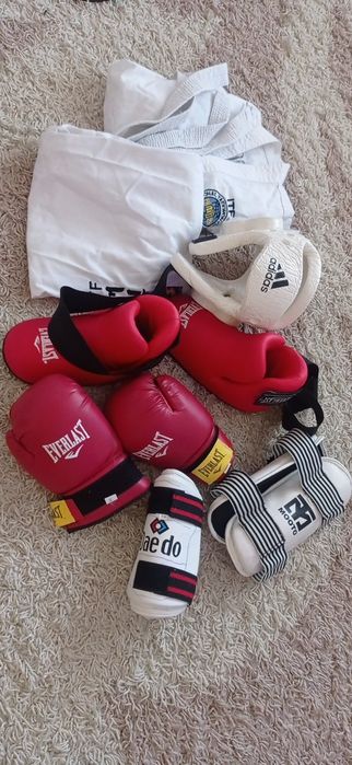 Продам форму и экипировку тэкхвандо