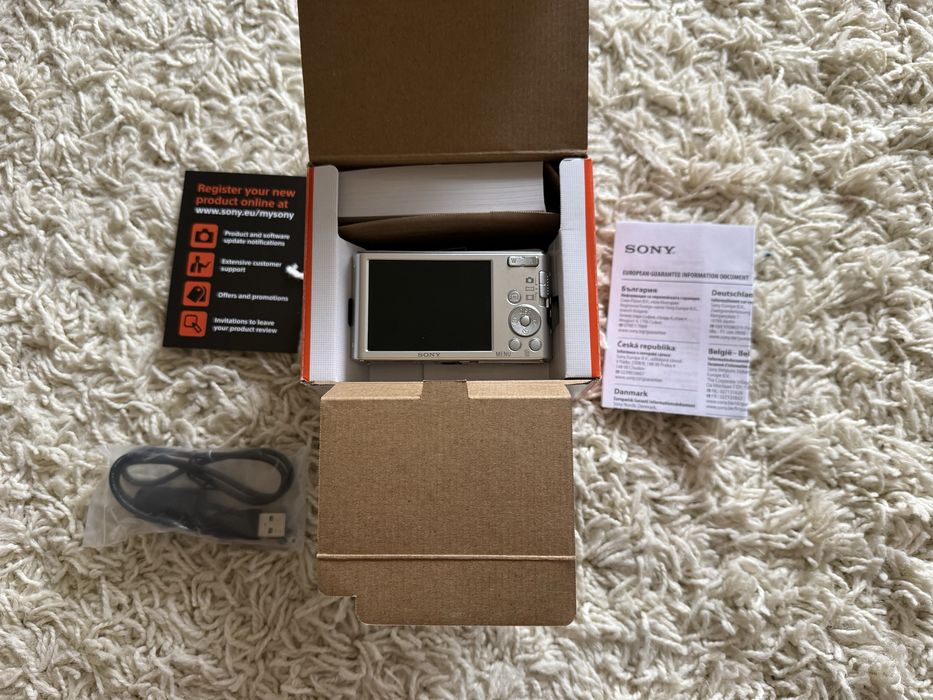 Camera compacta premium Sony w830 noua