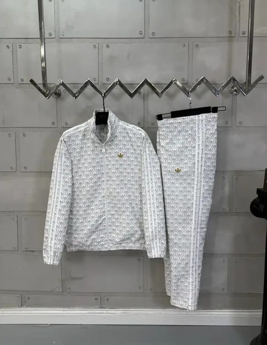 Trening bărbați Adidas.Model superb și rar.Calitate premium.Toate mari