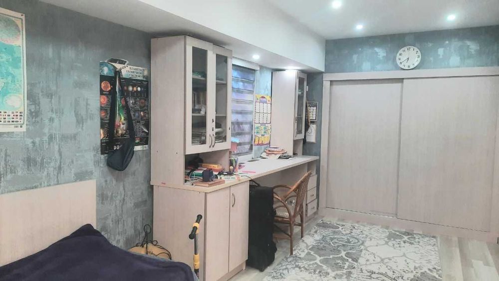 Продается  4\3\9 103 m2  ц-1  в центр города дом кирпичный !!