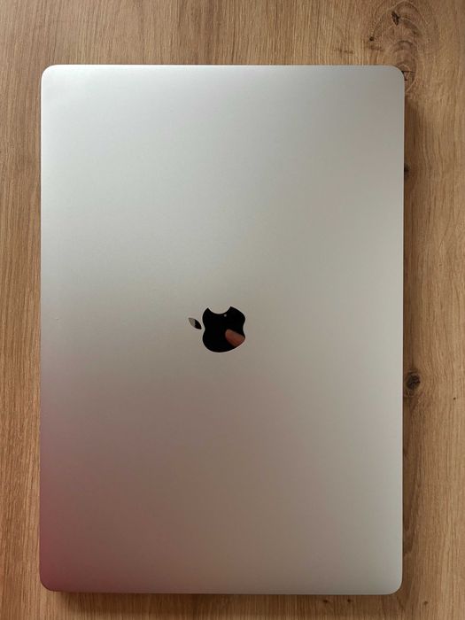 MacBook Pro 16" 2019, i7, 16GB, 512GB SSD, Radeon Pro 5300M 4GB