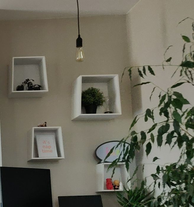 Etajere albe 4 buc si etajera cu dulap maro