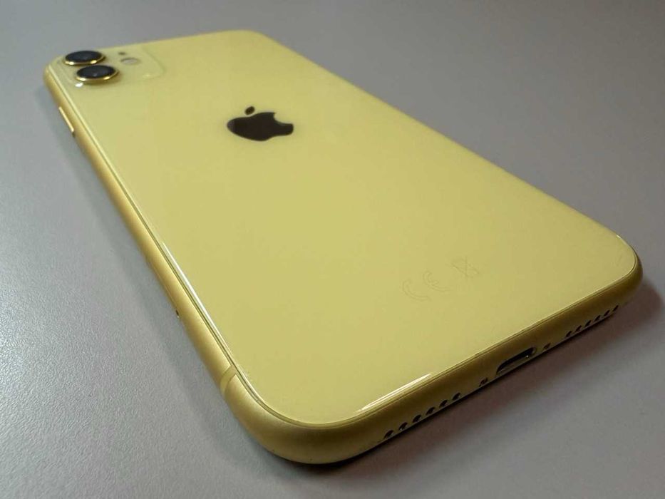  Apple / iPhone 11 128 Gb / Yellow