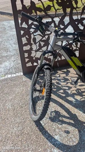 Bicicleta electrica vtt plus oraș  e520 Rockrider din Franta