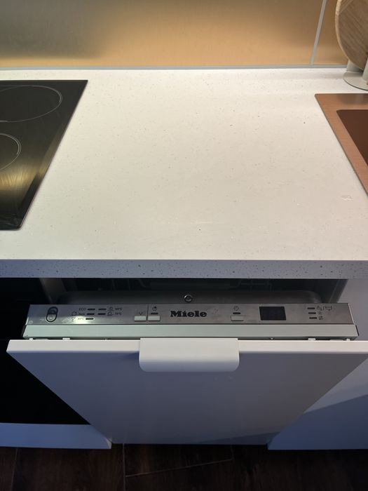 Дава се под наем Двустаен апартамент в к.к. Св.Св. Константин и Елена - 62 кв.м за 612 € - Снимка #18