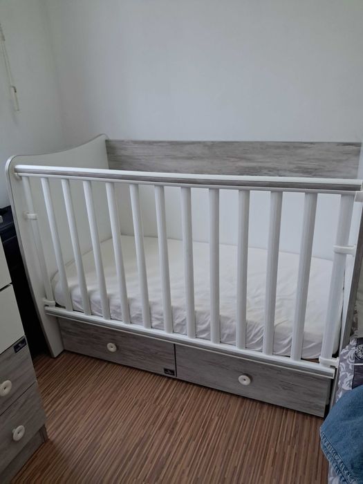 Детско легло с люлеещ механизъм