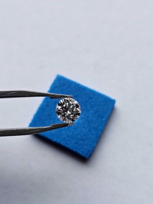 Естествен диамант с тегло 0,42 ct. и GIA сертификат